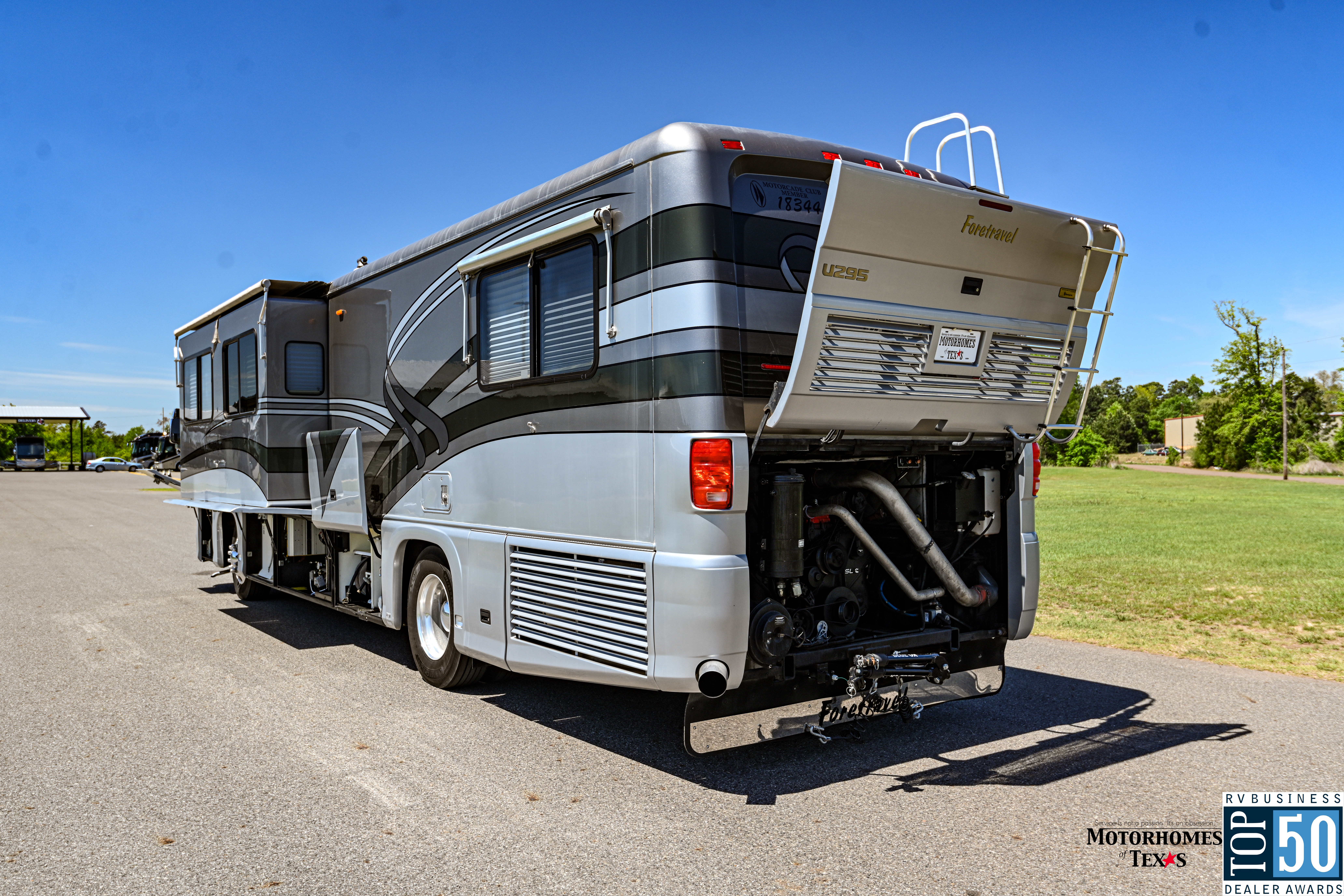 2004 Foretravel U295 3610 WTFS - exterior 8