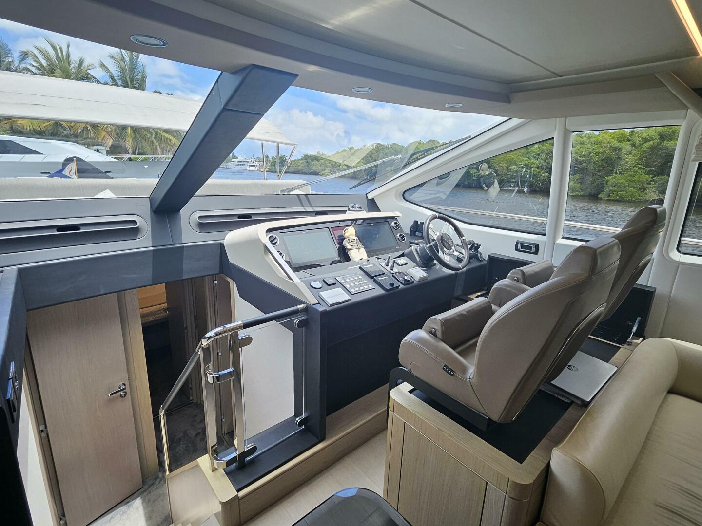 2022 Azimut 66 - Image 31