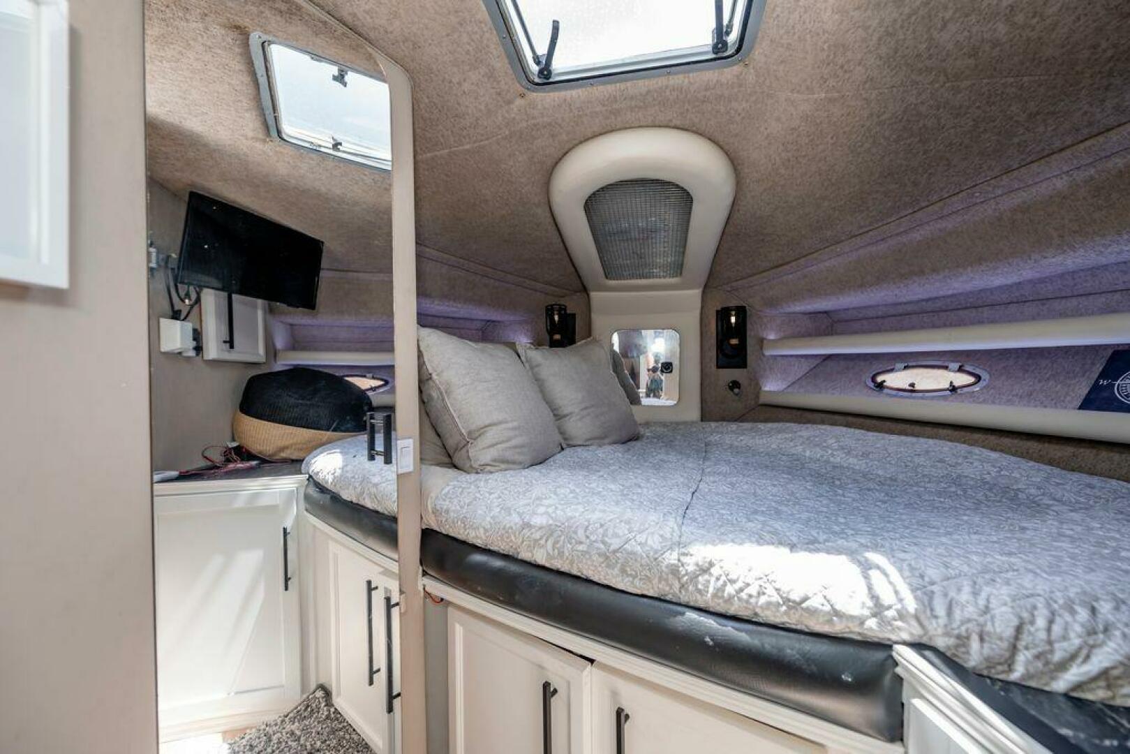 1991 Cruisers Yachts 3850 Aft Cabin - Image 30