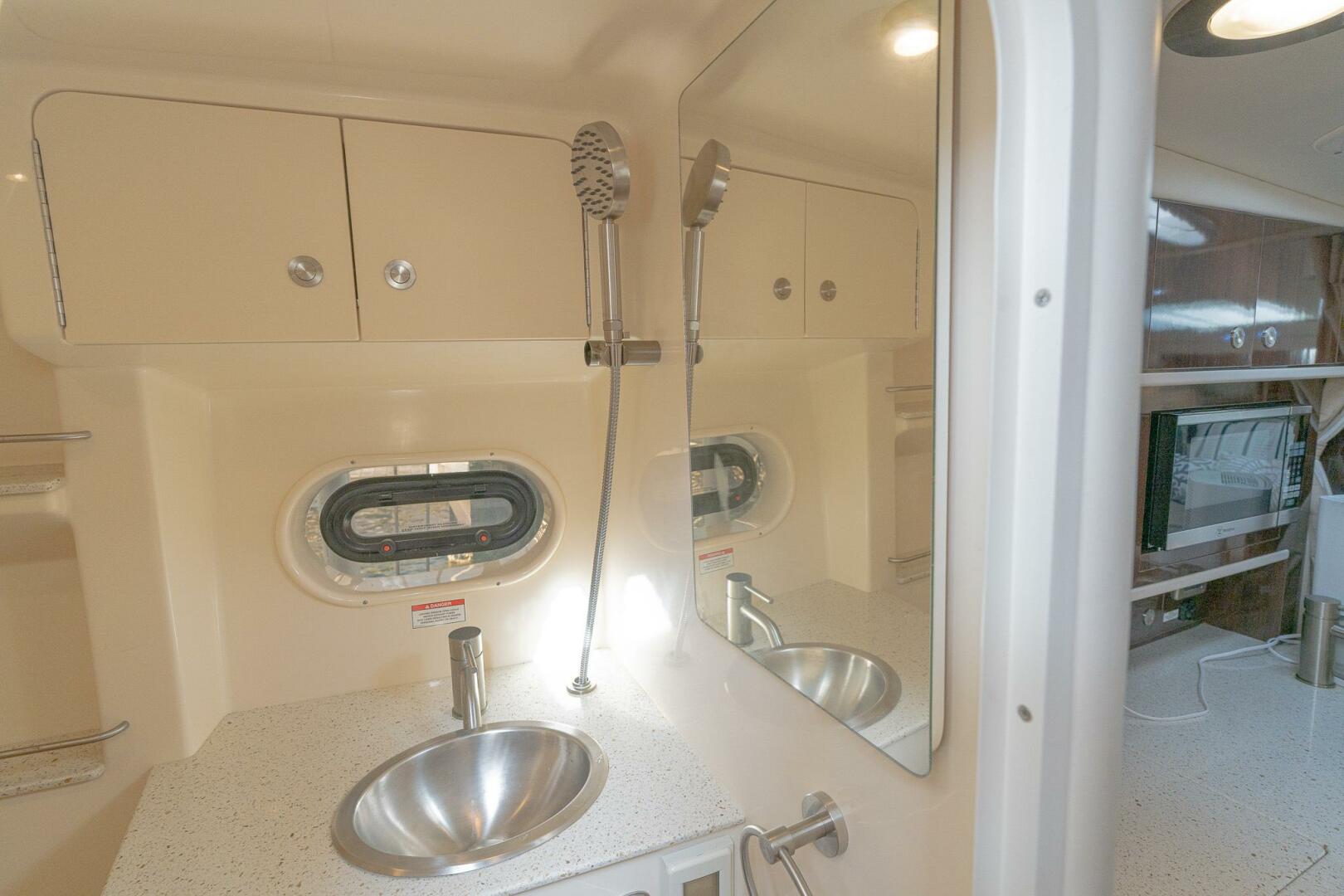 2016 Sea Ray 330 Sundancer - Image 43