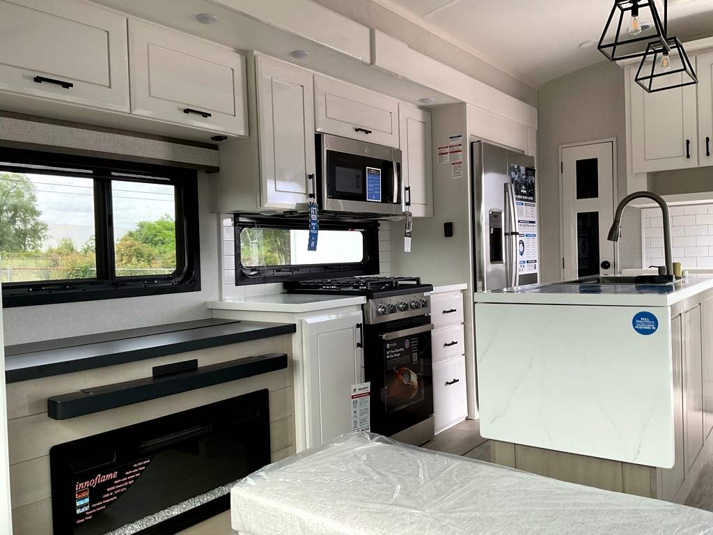 2026 JAYCO PINNACLE 32 RLTS - Image 9