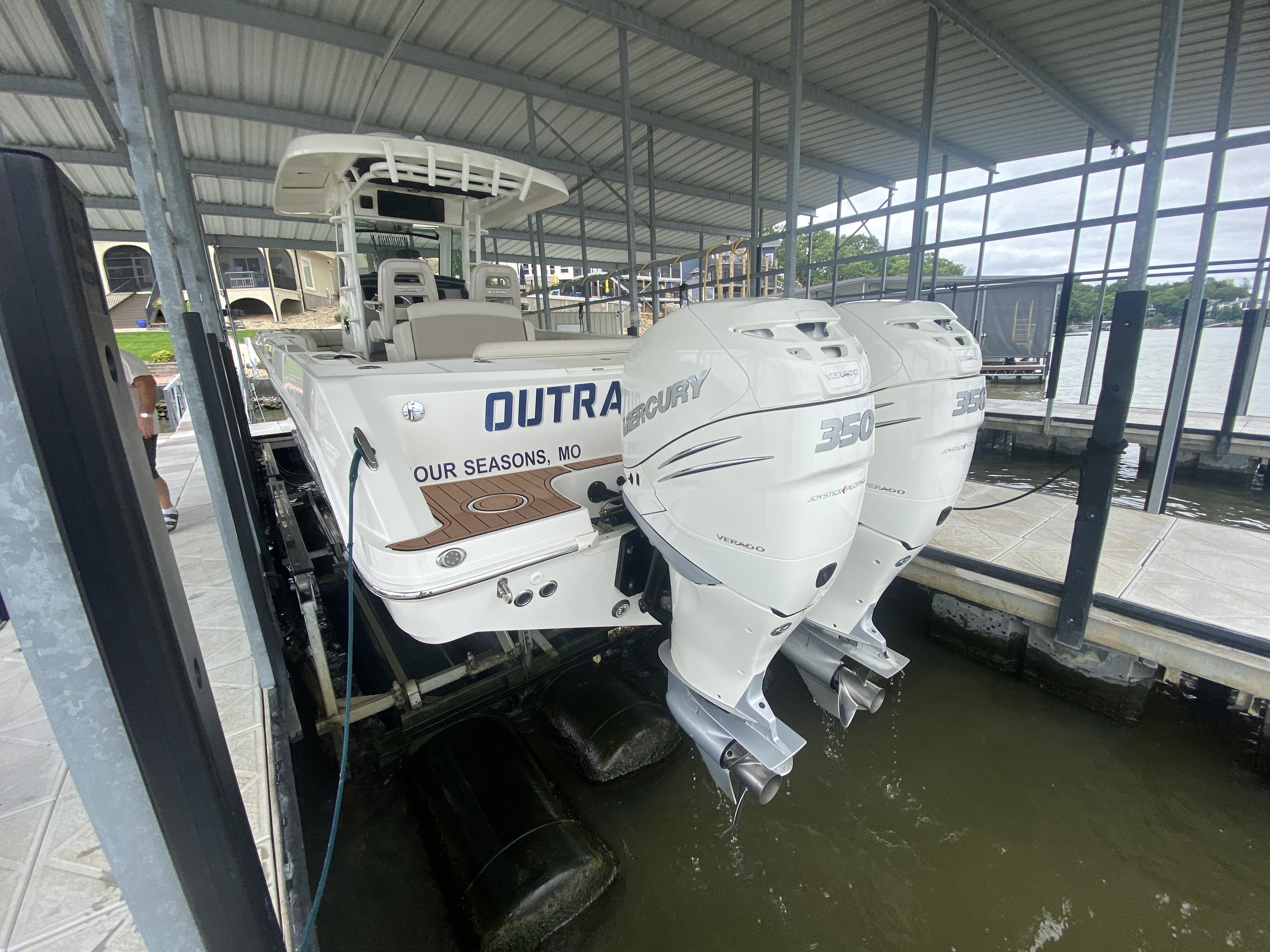 2016 Boston Whaler 330 Outrage - Image 11