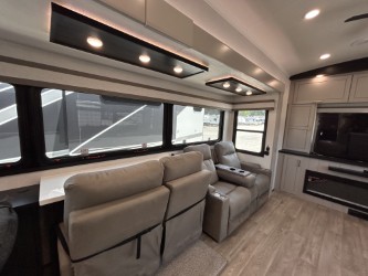 2027 JAYCO NORTH POINT 381CKRE - Image 11