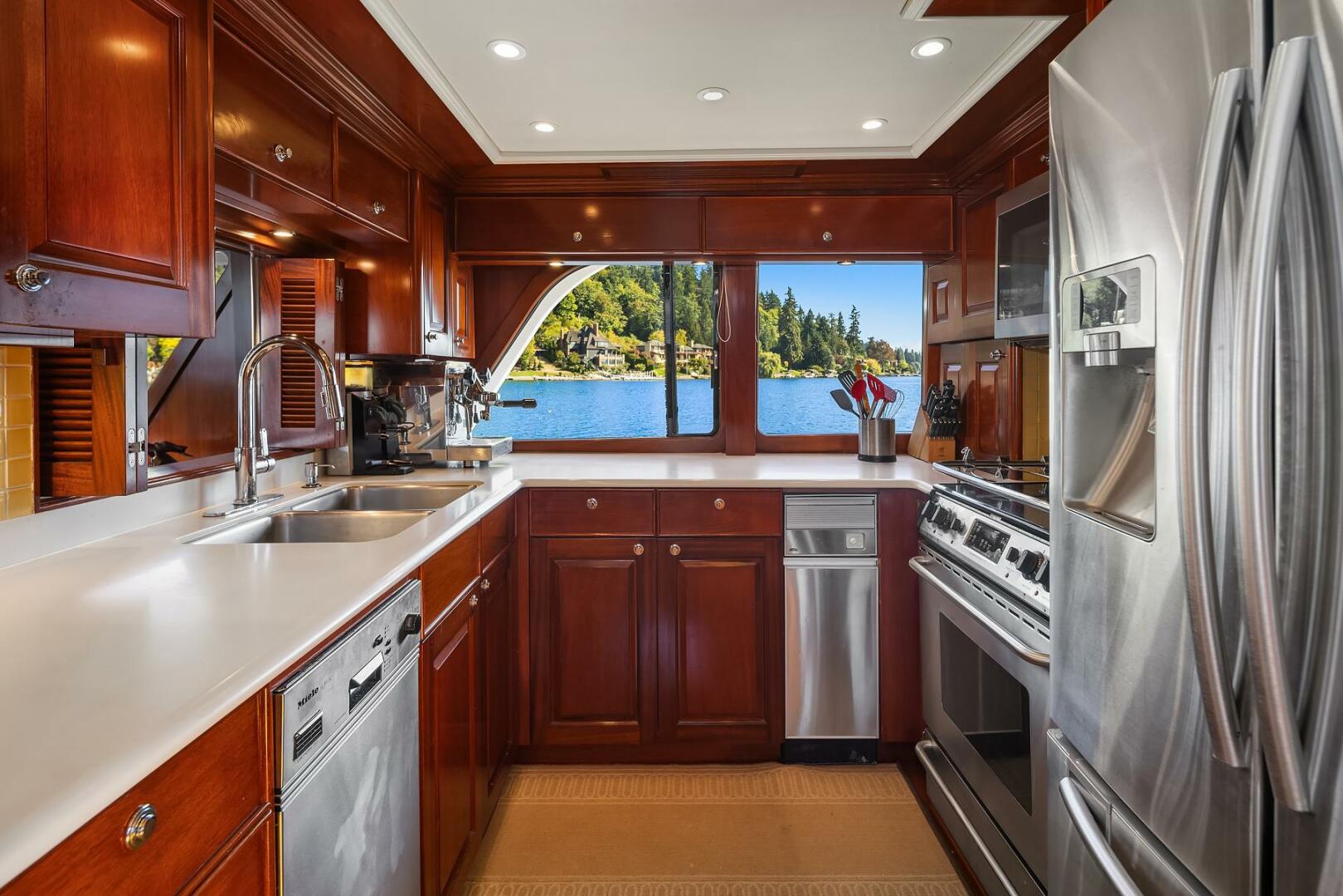 2001 Rayburn Custom Yachts Flush Deck - Image 13