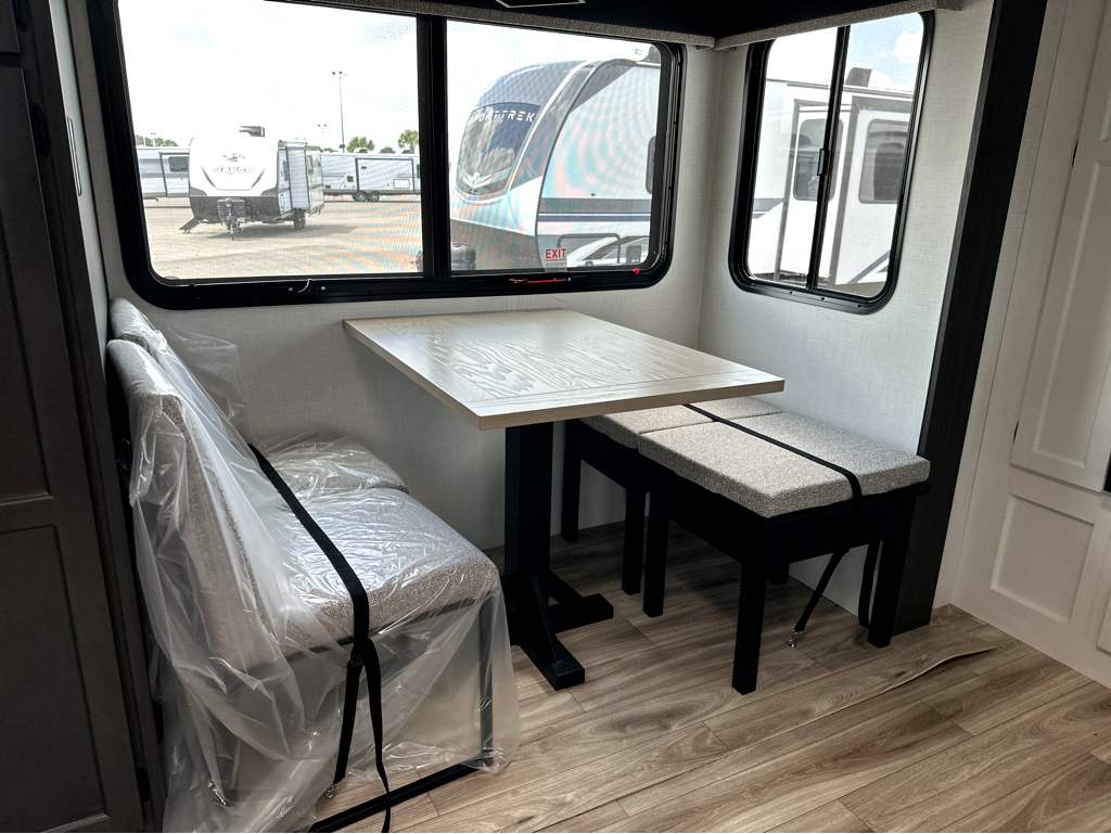 2027 VENTURE RV SPORTTREK 336VRK - Image 13