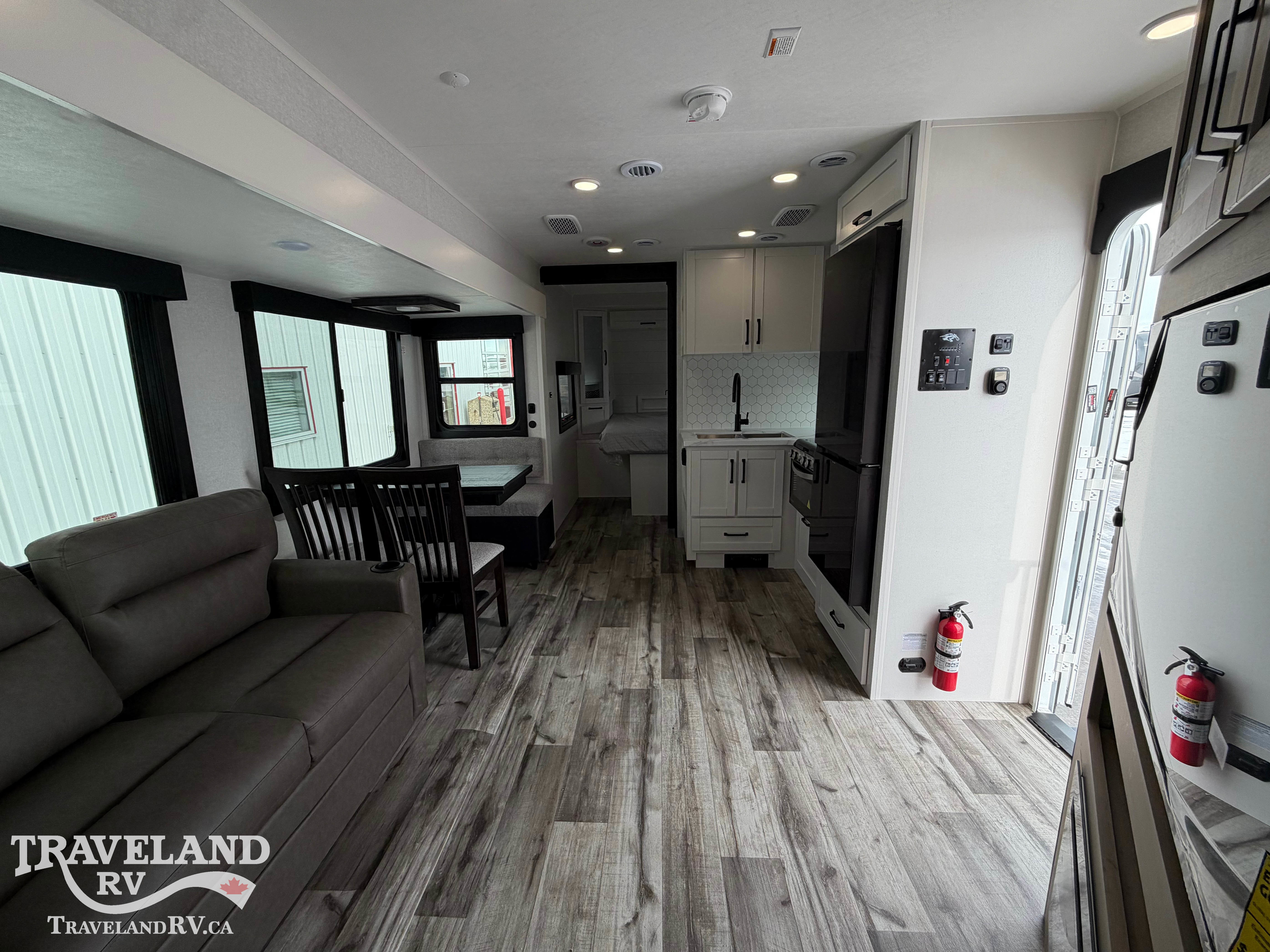 2026 Highland Ridge Roamer Light Duty 27RBOS - Image 3