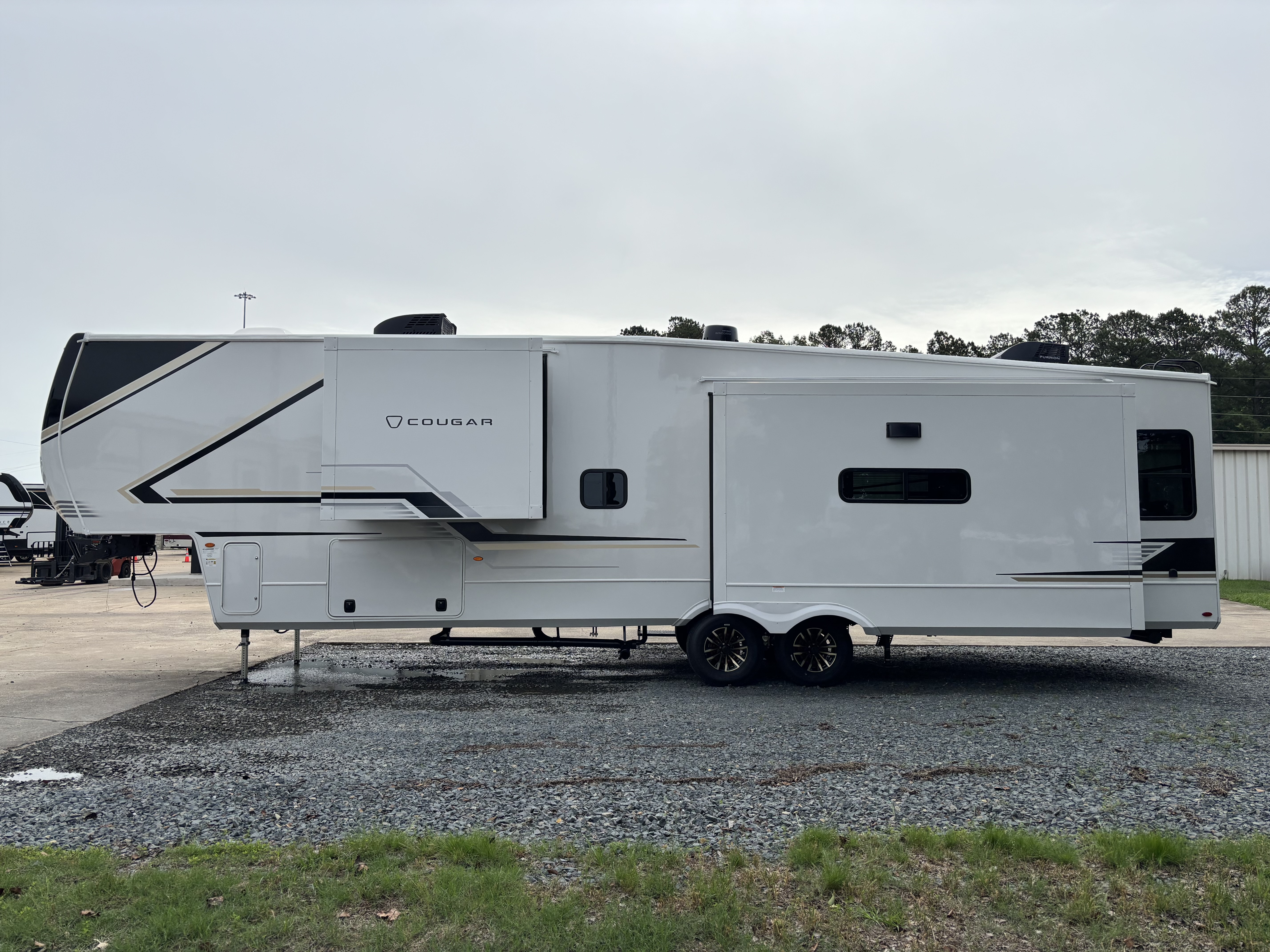 2026 Keystone Cougar 355FBS - Image 6