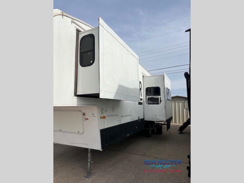 2011 KEYSTONE OUTBACK SYDNEY 328FRK - Image 3