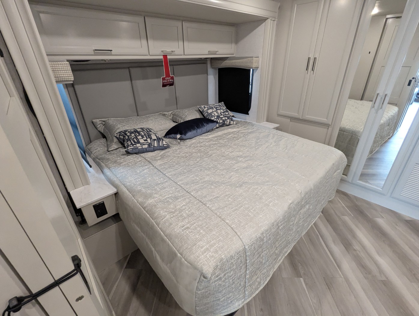 2026 Holiday Rambler Invicta 32RW - Image 27