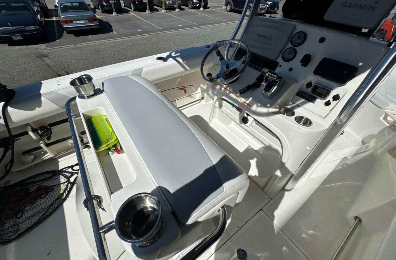 2014 Boston Whaler 220 OUTRAGE Base - Image 11