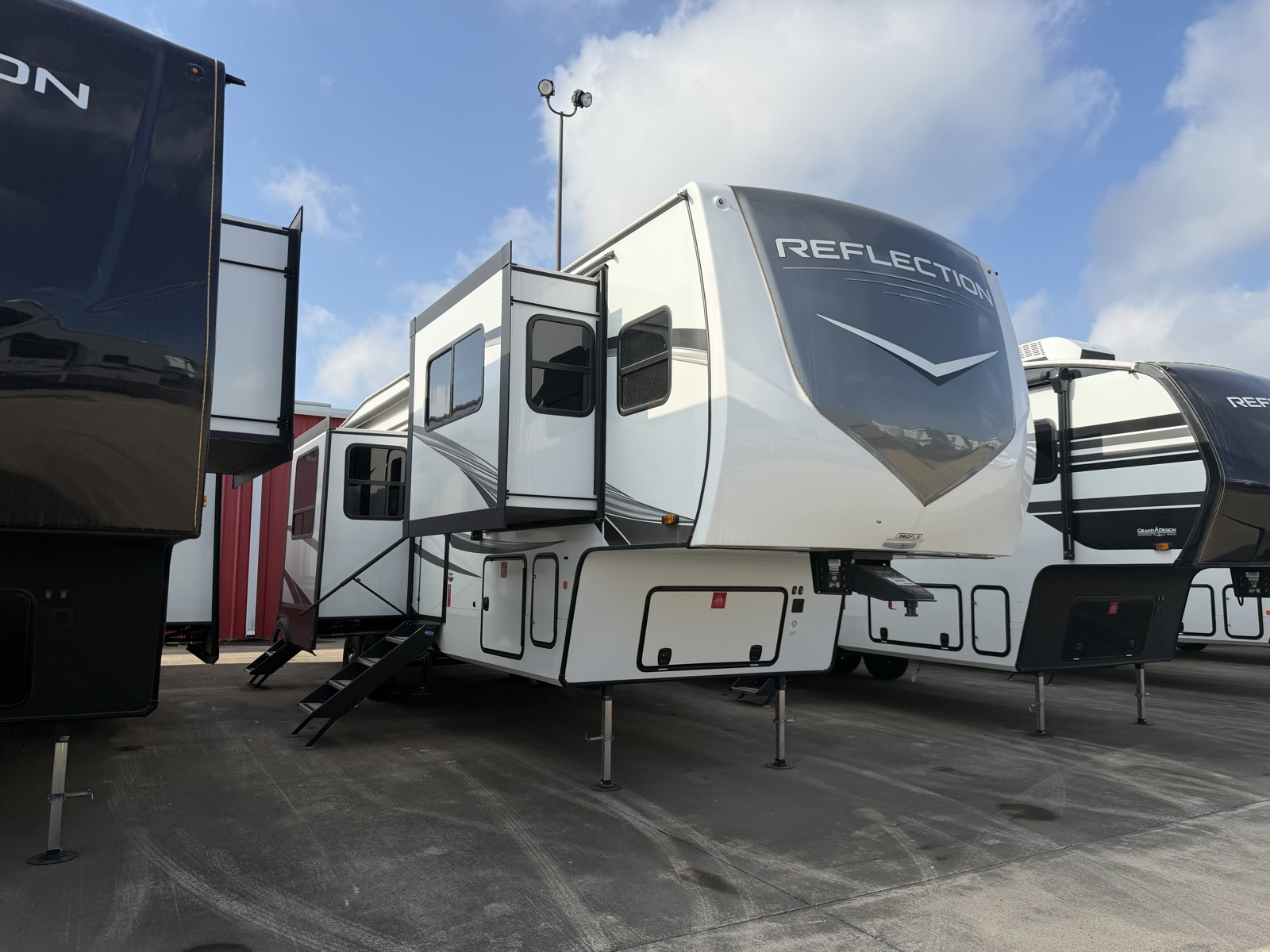 2025 GRAND DESIGN 360FLS - Image 2