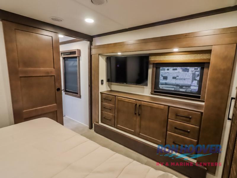 2026 FOREST RIVER 425FO - Image 32