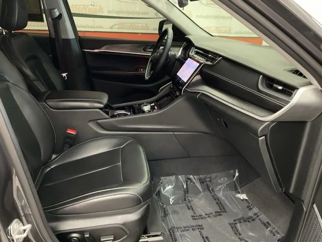 2023 Jeep Grand-Cherokee-L Laredo Altitude 4x4 - Image 27