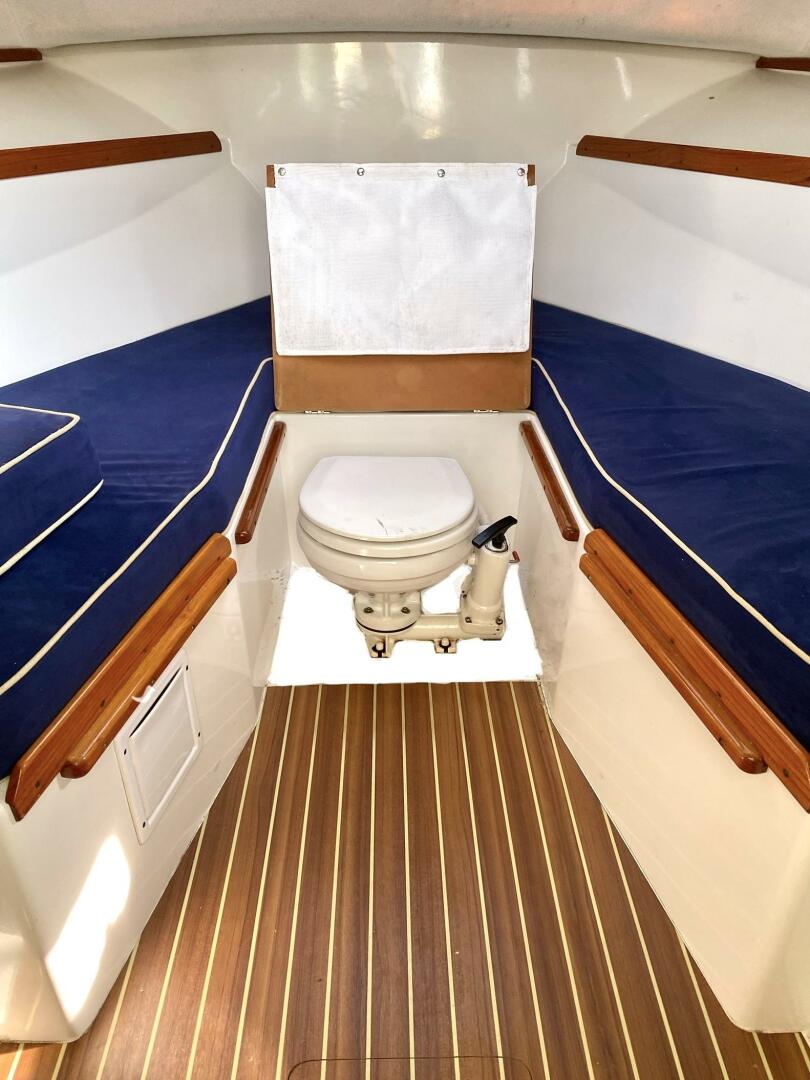 2003 Surf-Hunter 25 Base - Image 9