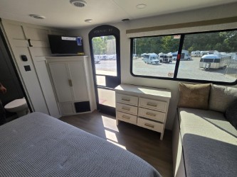 2027 VENTURE RV STRATUS 282VFD - Image 21
