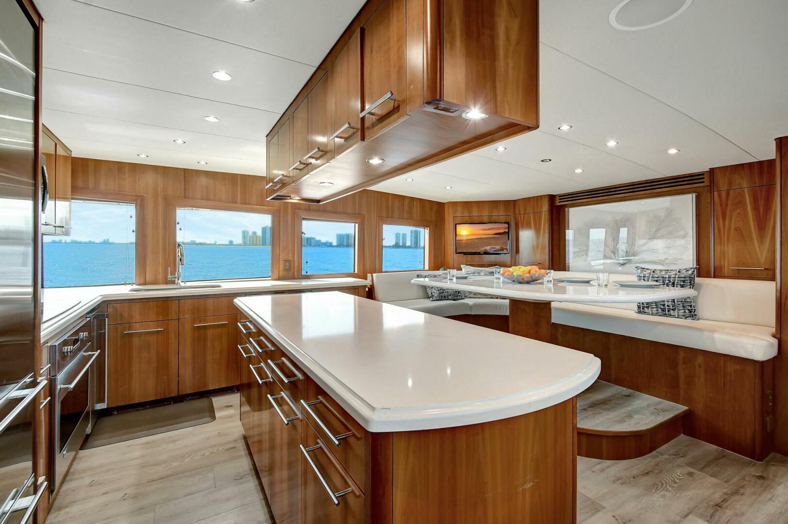 2005 Hatteras - Image 12