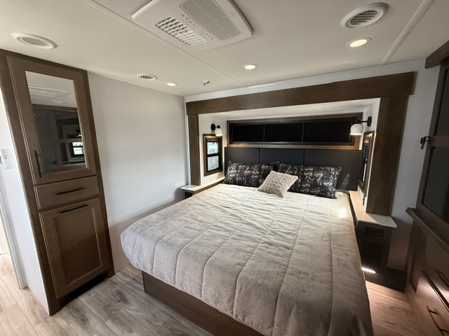 2027 Keystone Montana 3100RL - Image 21