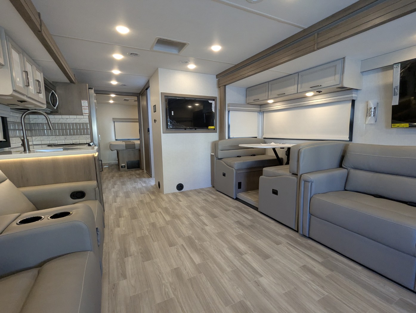 2026 Thor Motor Coach Windsport 35R - Image 10