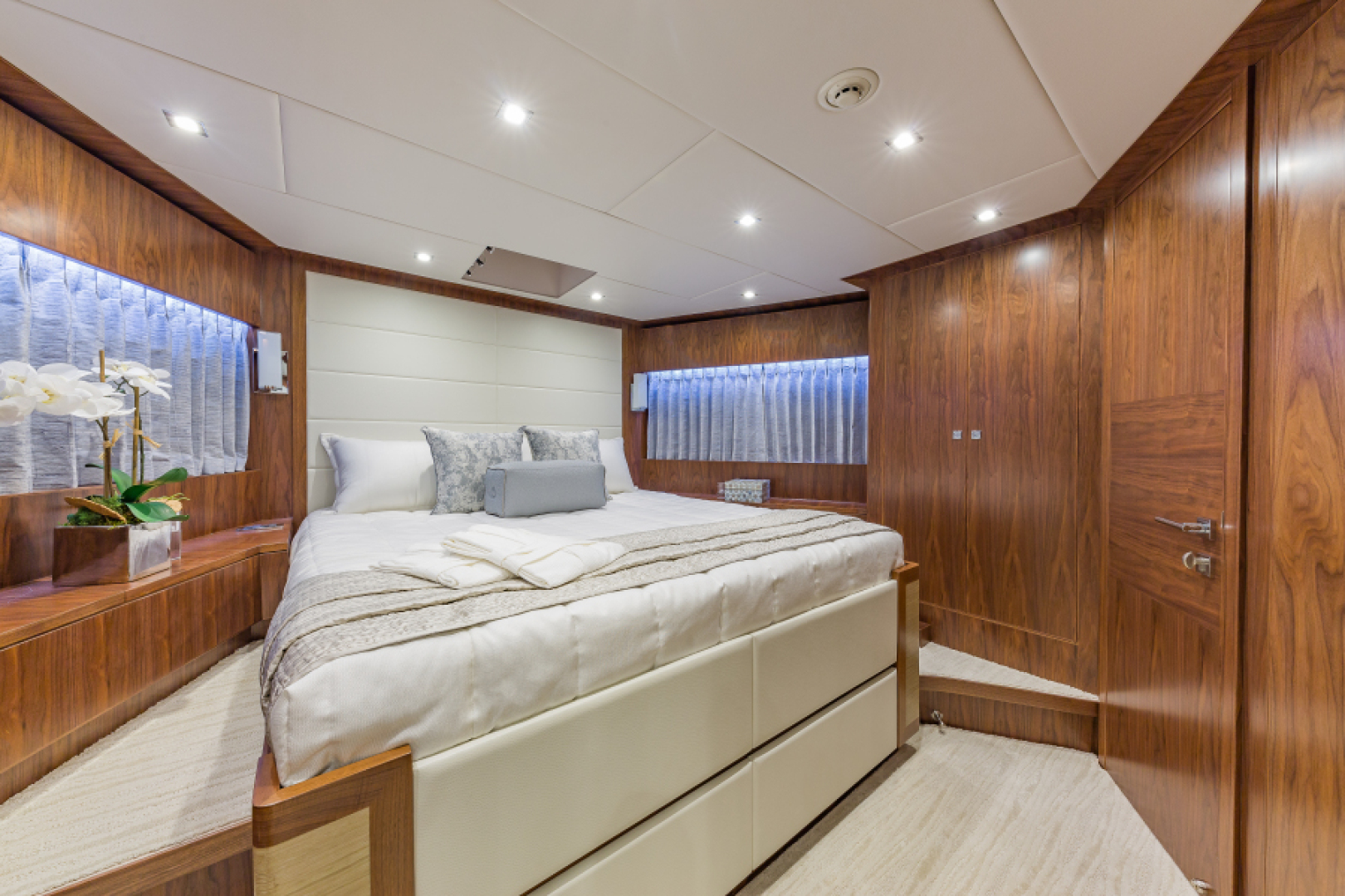 2018 Hargrave Raised Pilothouse - Image 36