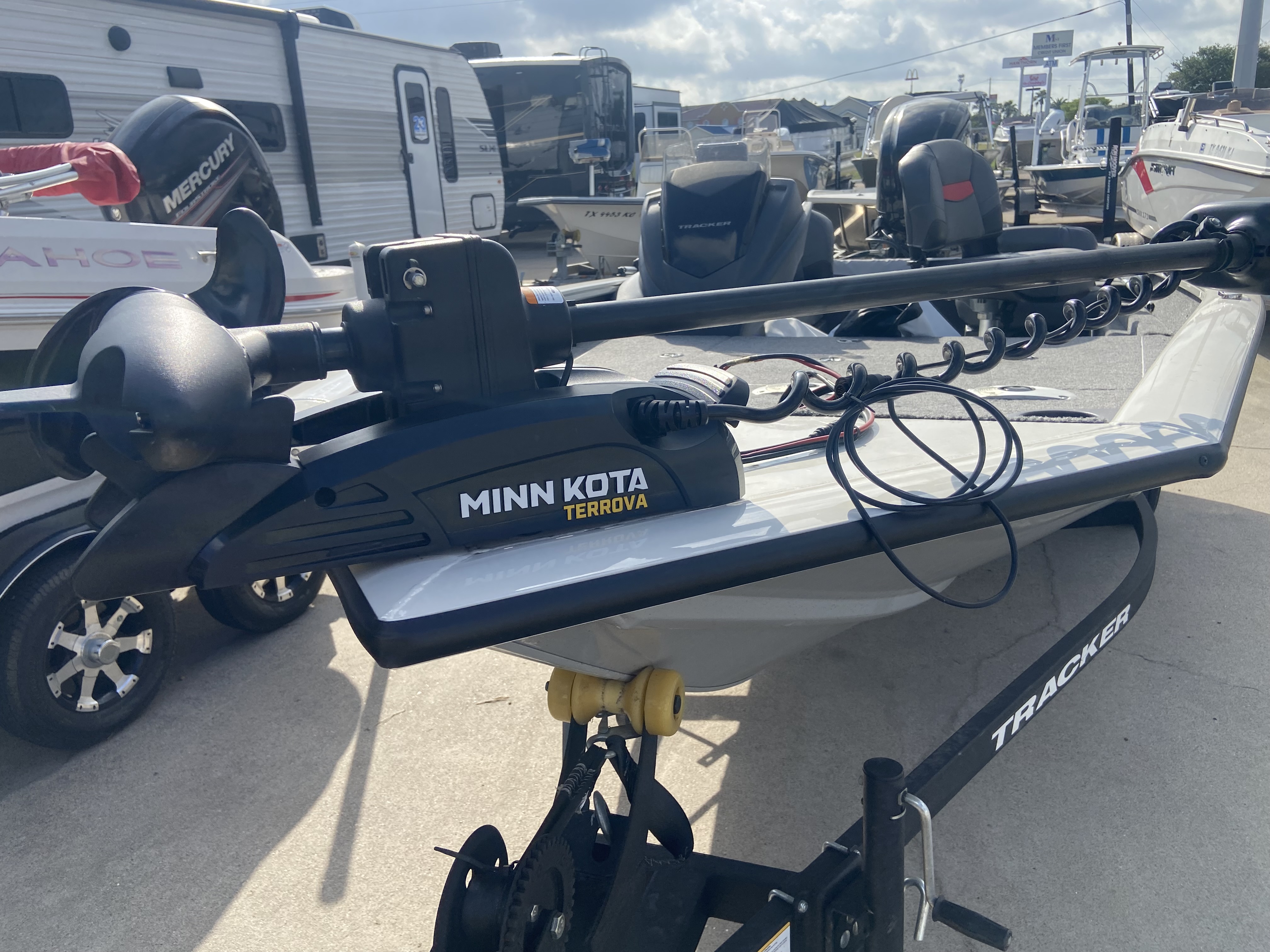 2025 TRACKER 2025 PRO TEAM 175 - Image 3