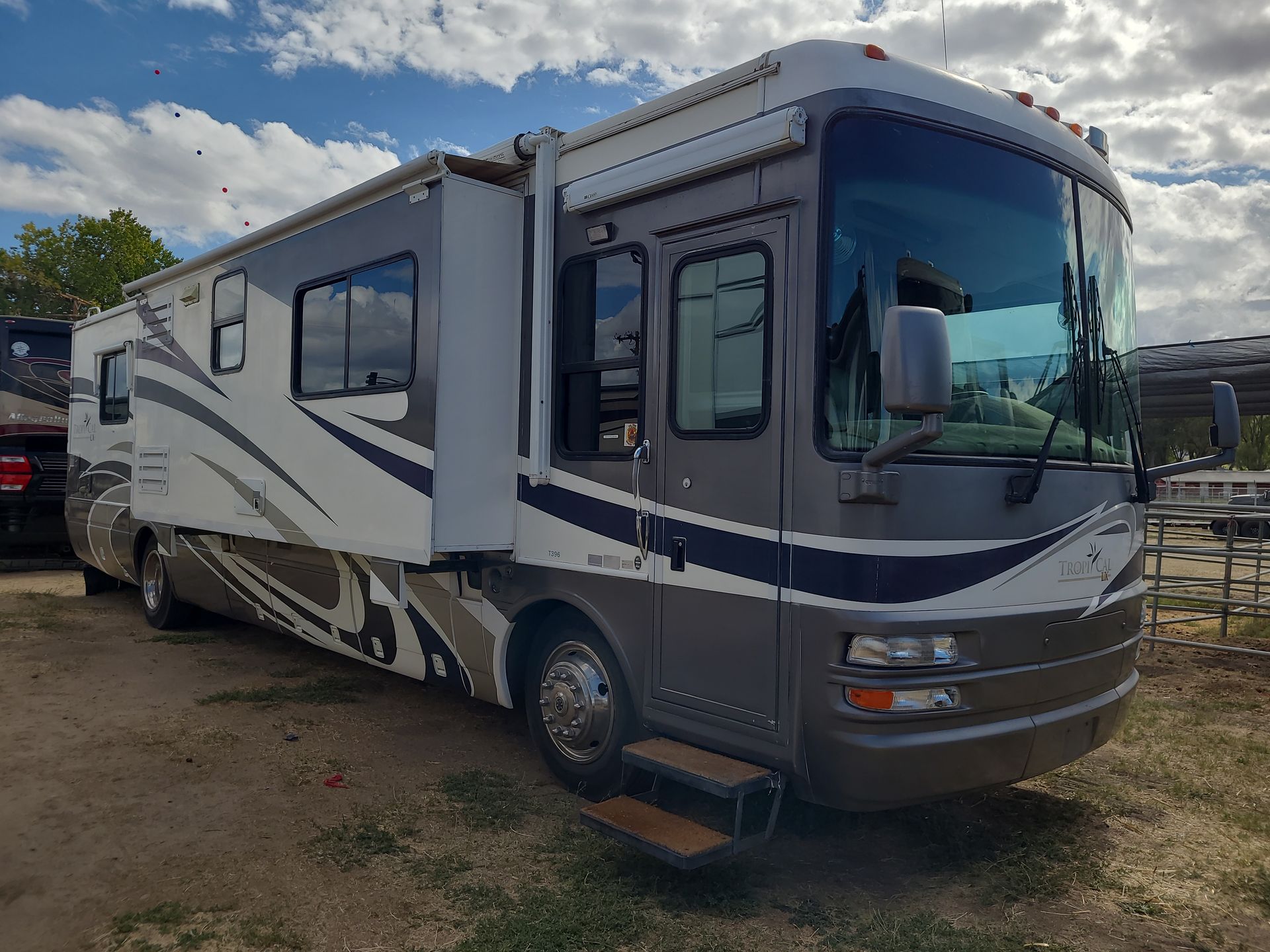 2005 National Tropical 396LX - Image 1