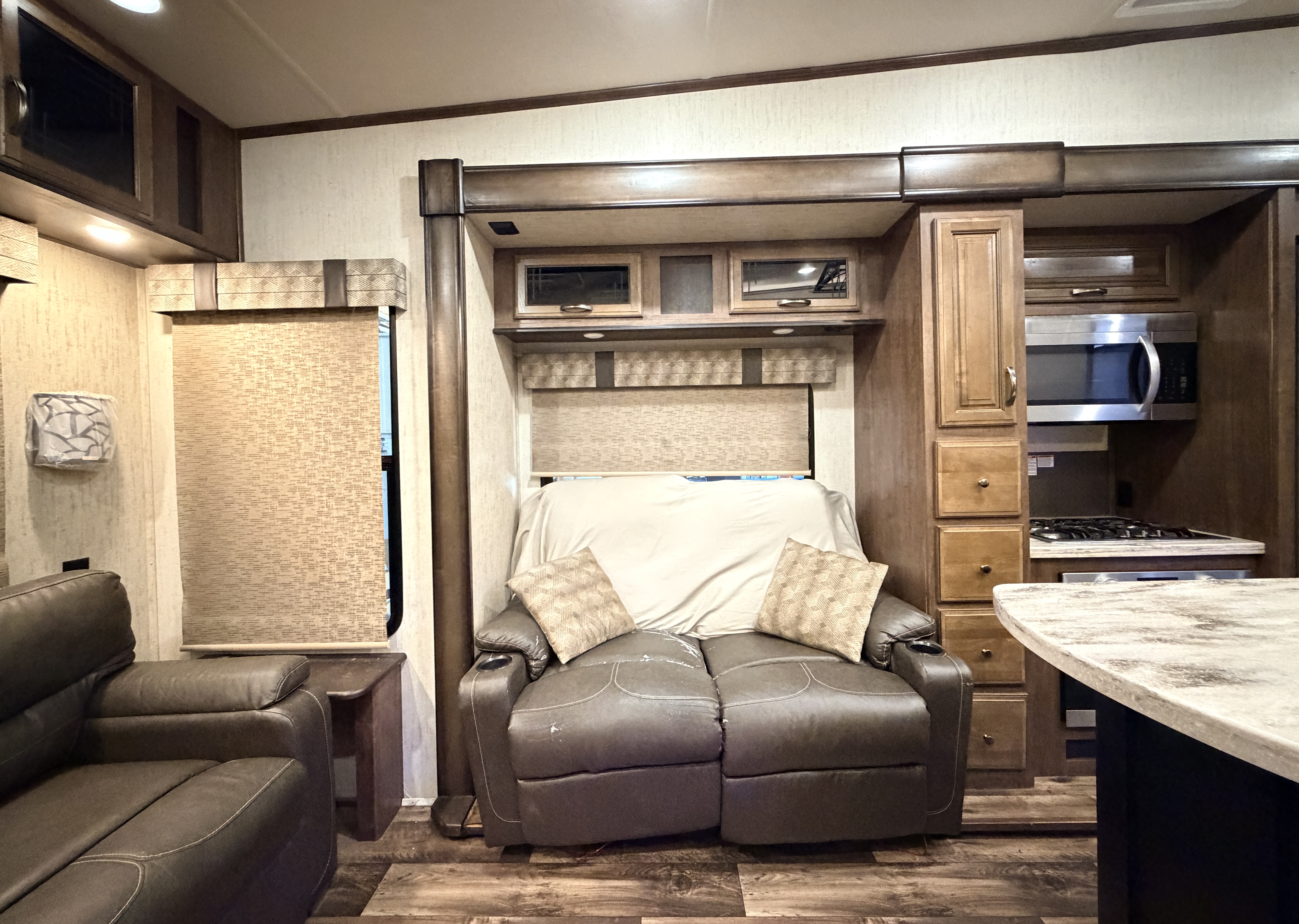 2020 Forest River Sandpiper 372LOK - Image 11