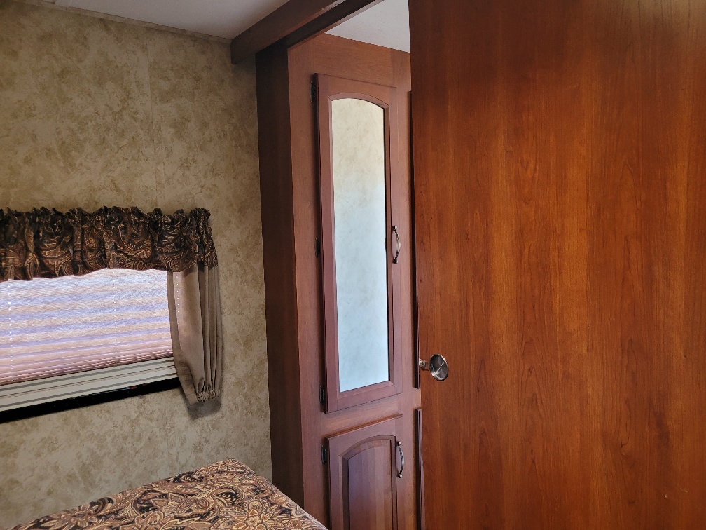 2012 Keystone Cougar XLite 30RKSWE - Image 19