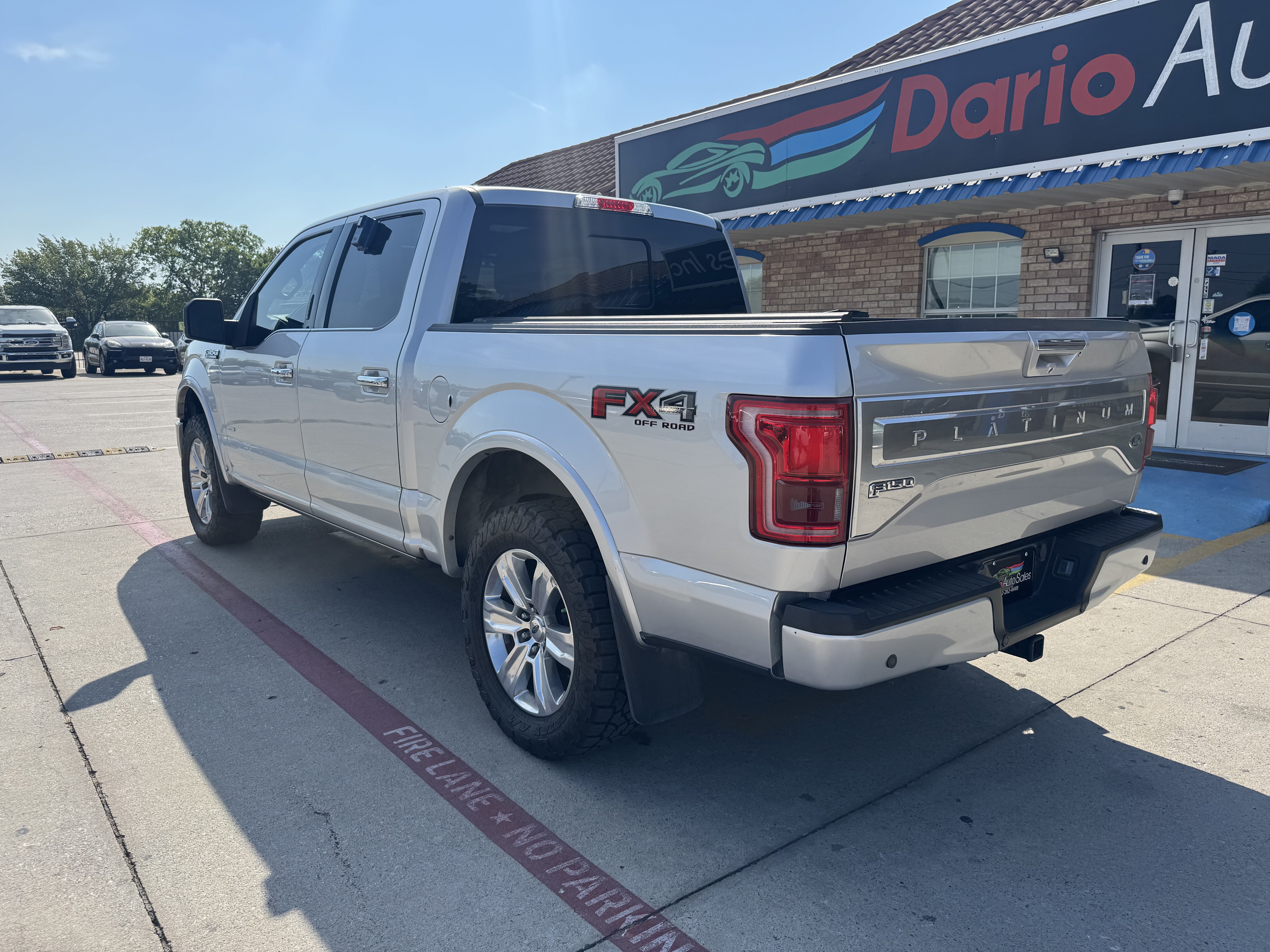 2015 Ford F150 Pickup Crew Cab Platinum 4WD - Image 32
