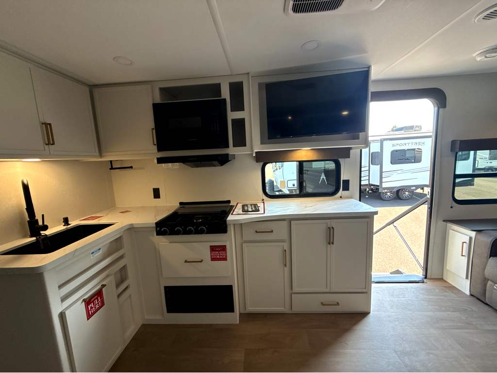 2026 GRAND DESIGN TRANSCEND 245RLT - Image 13