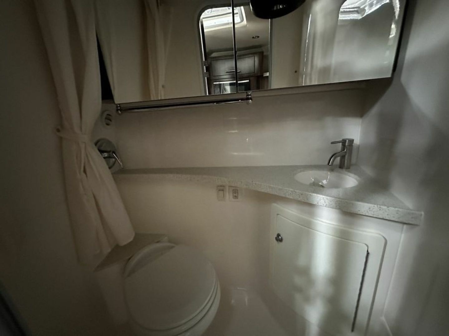 2017 Regal 28 Express - Image 17