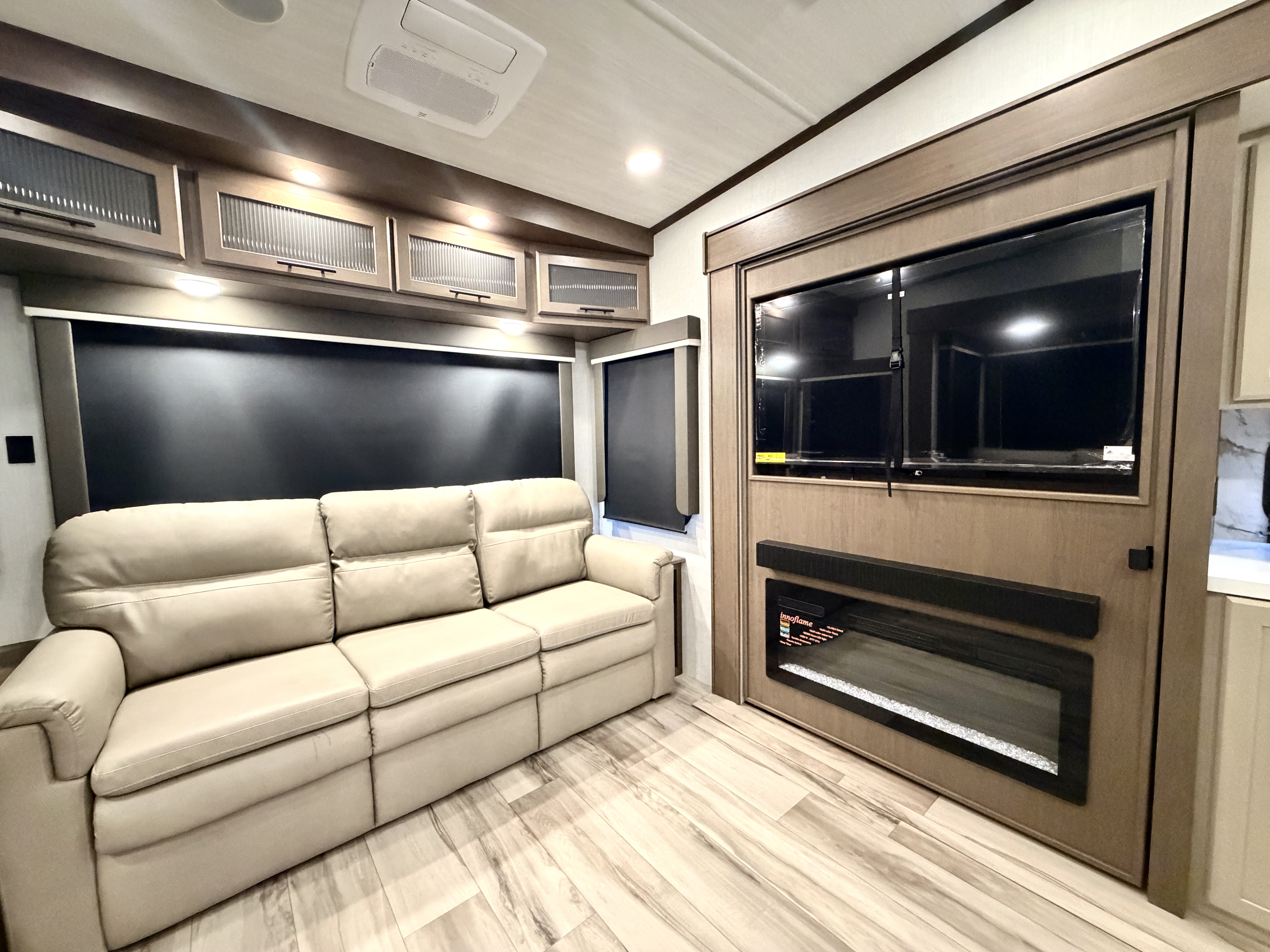 2027 Keystone Cougar 360MBI - Image 17