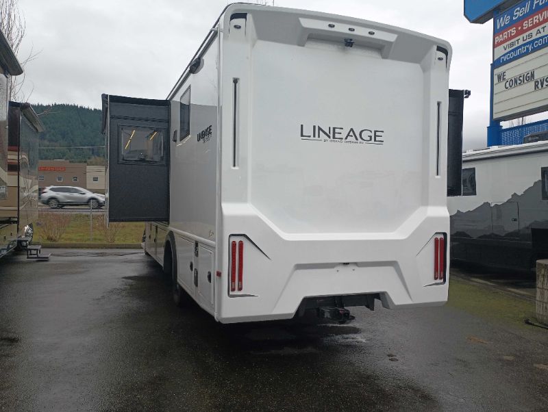 2026 Grand Design Lineage Series F 31ZW - Image 2