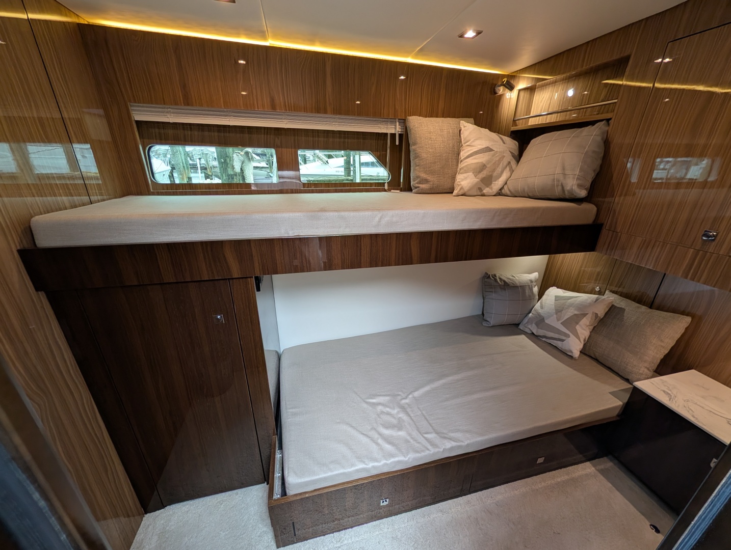 2022 Cruisers Yachts 54 Cantius - Image 43