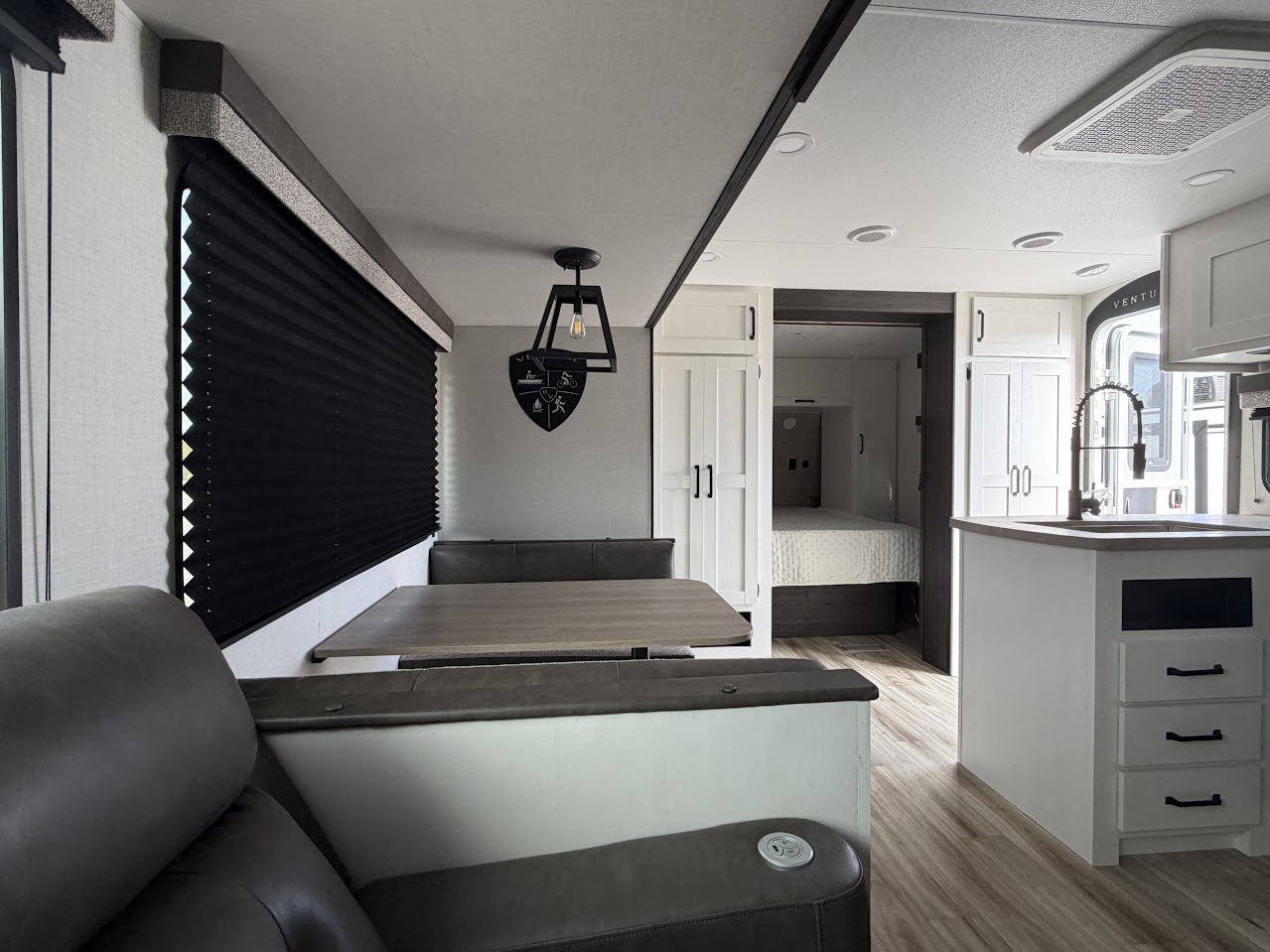 2027 VENTURE RV SIENNA 281VQB - Image 21