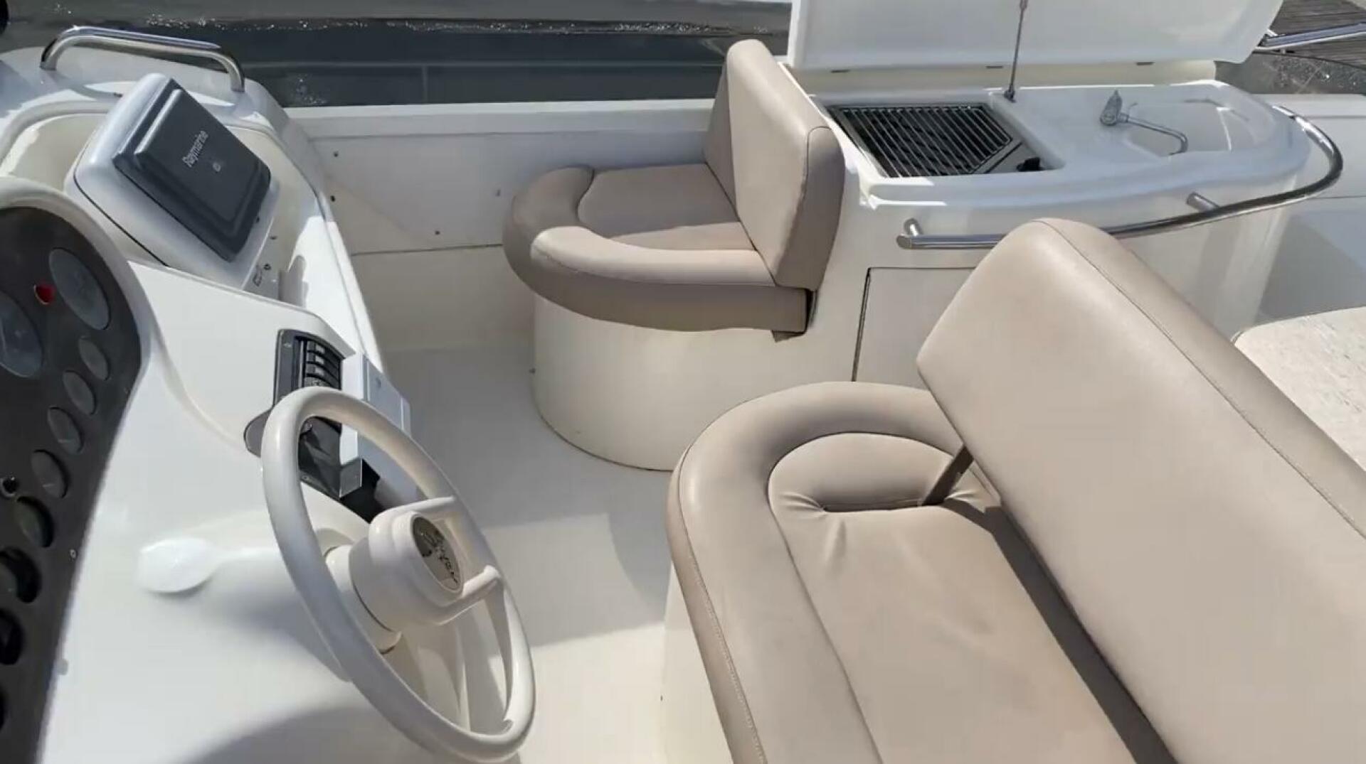 1999 Azimut 58 - Image 5