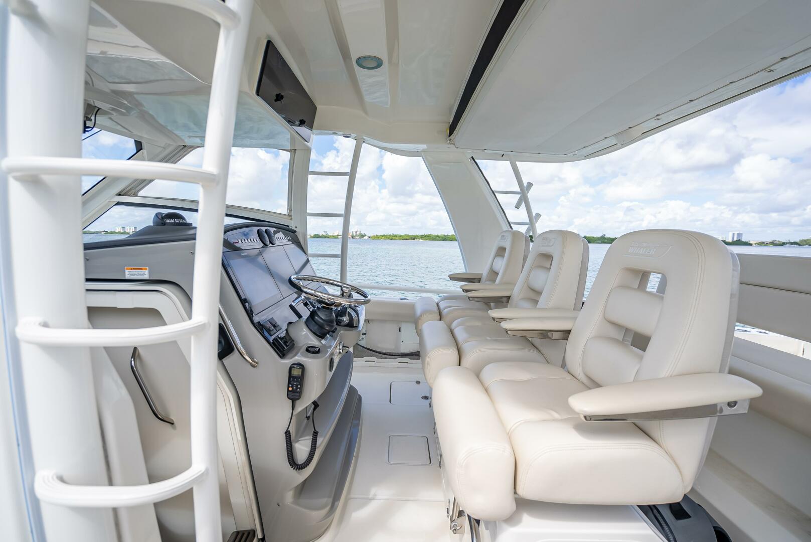 2016 Boston Whaler - Image 117