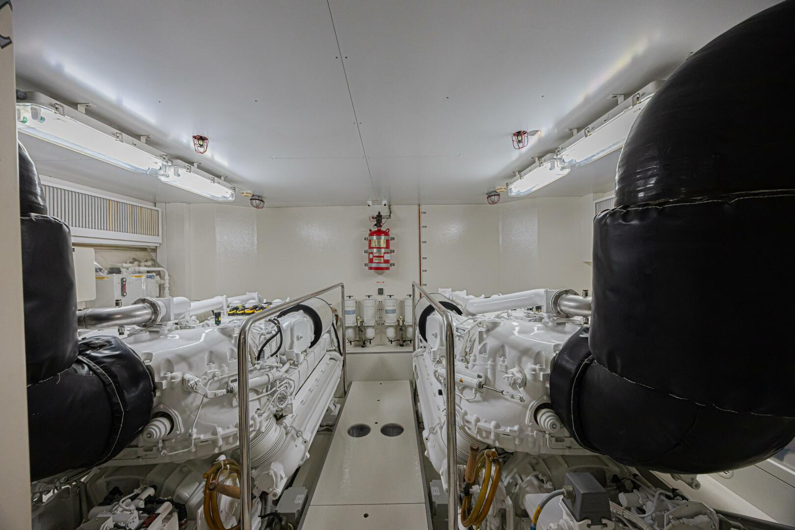 2011 Ferretti Yachts 830 - Image 32