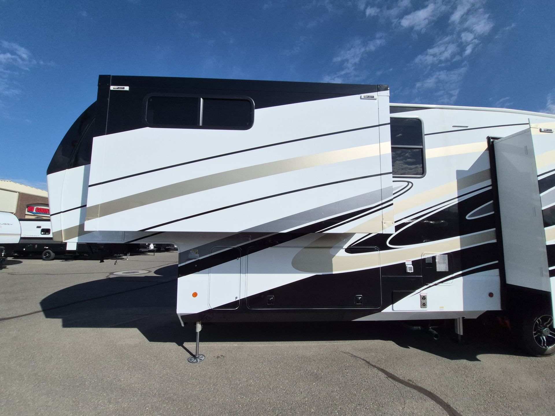 2027 Alliance RV Paradigm 340RL - Image 5