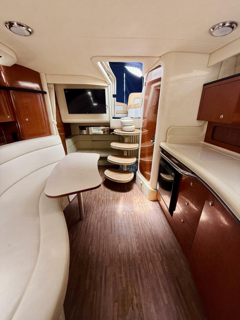 2004 Sea Ray 320 Sundancer - Image 22