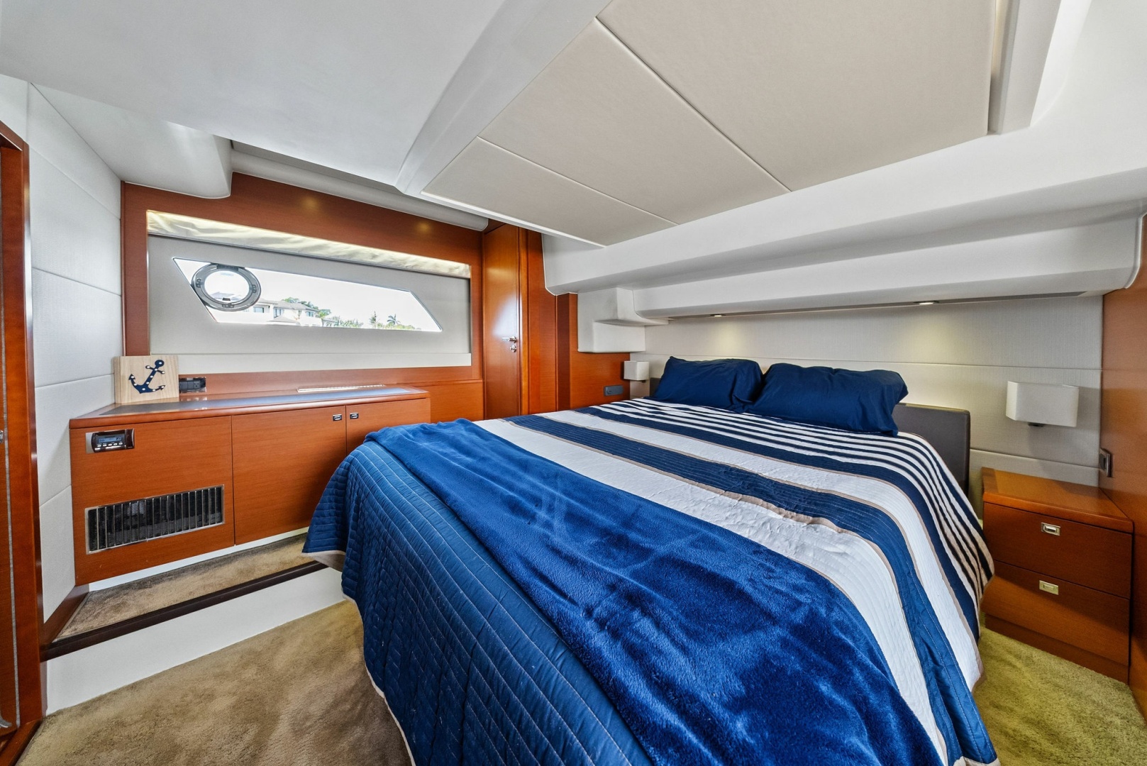 2015 Prestige 550 Base - Image 36