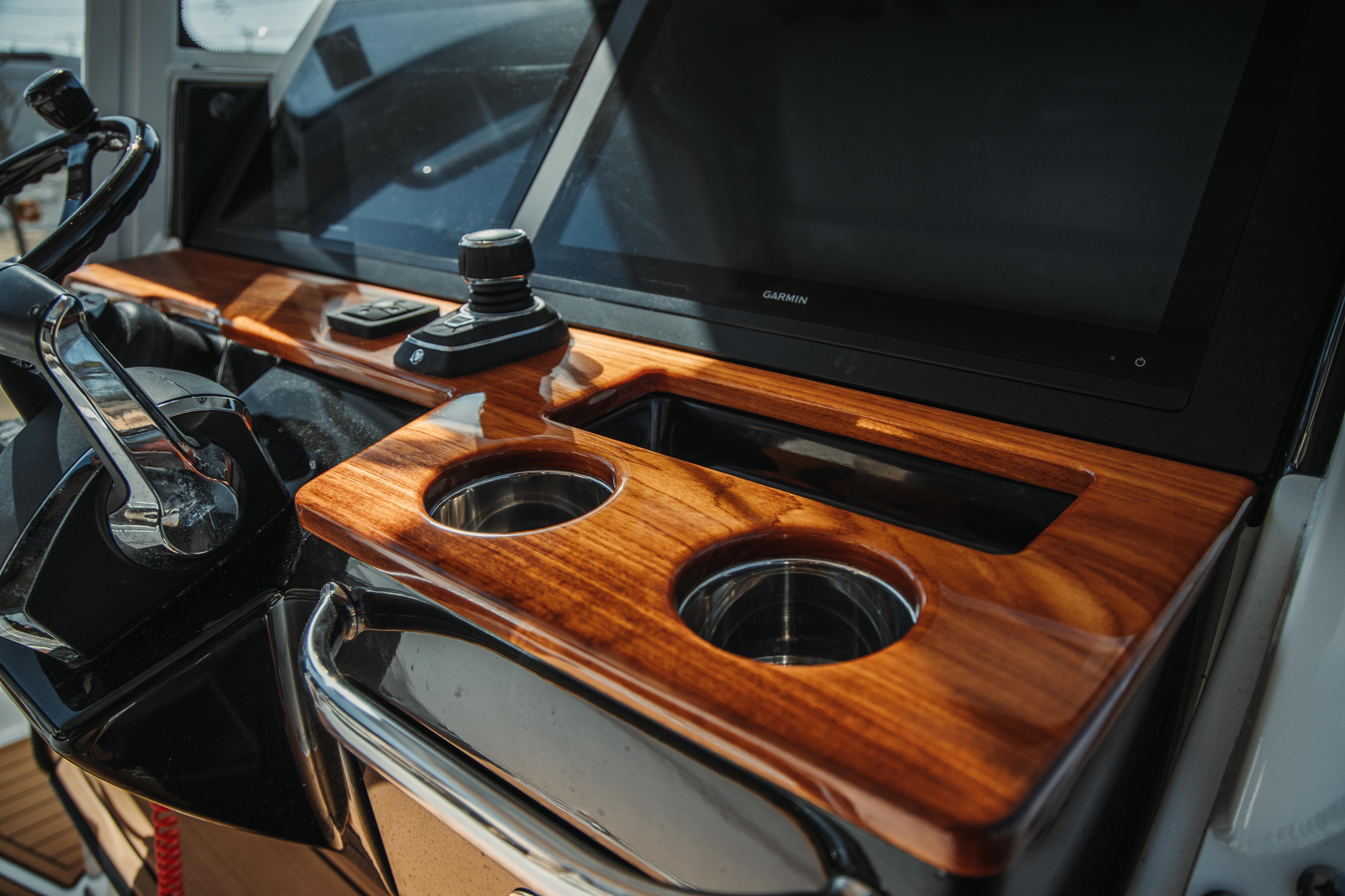 2024 Everglades 315 Center Console Standard - Image 27