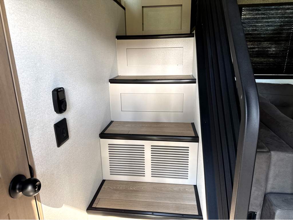 2027 JAYCO JAY FLIGHT BUNGALOW JAYLOFTDS - Image 10