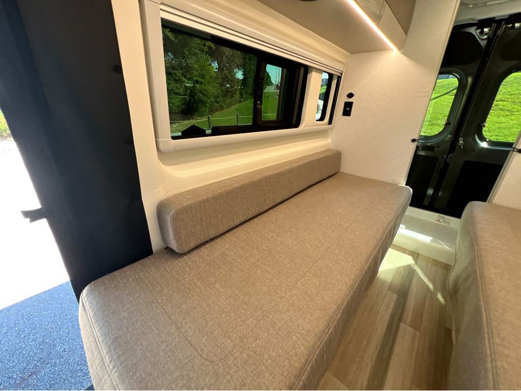 2027 THOR MOTOR COACH SEQUENCE 20L - Image 11