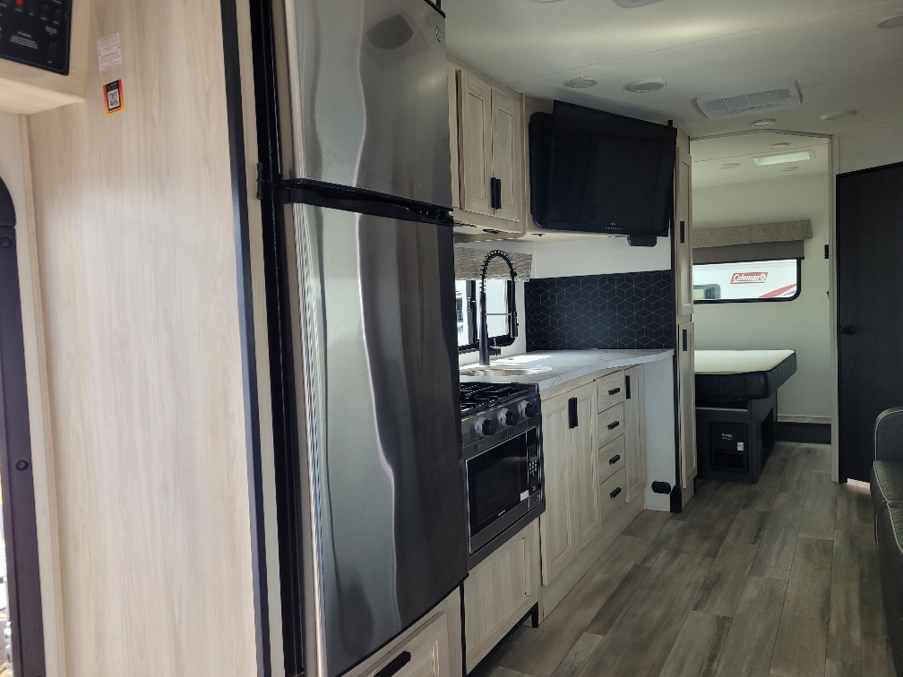 2024 Forest River Sunseeker LE 2550DSLE - Image 7
