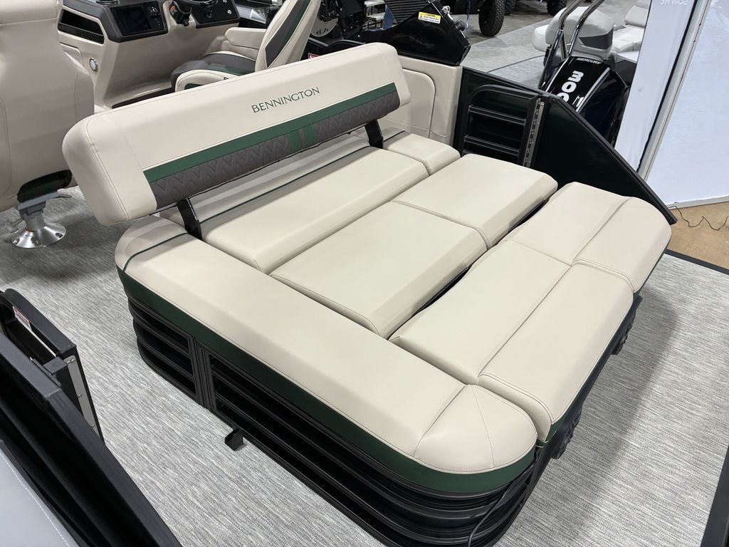 2026 Bennington 24MCSB Carbon Fiber Arch Tritoon Pontoon - Image 28