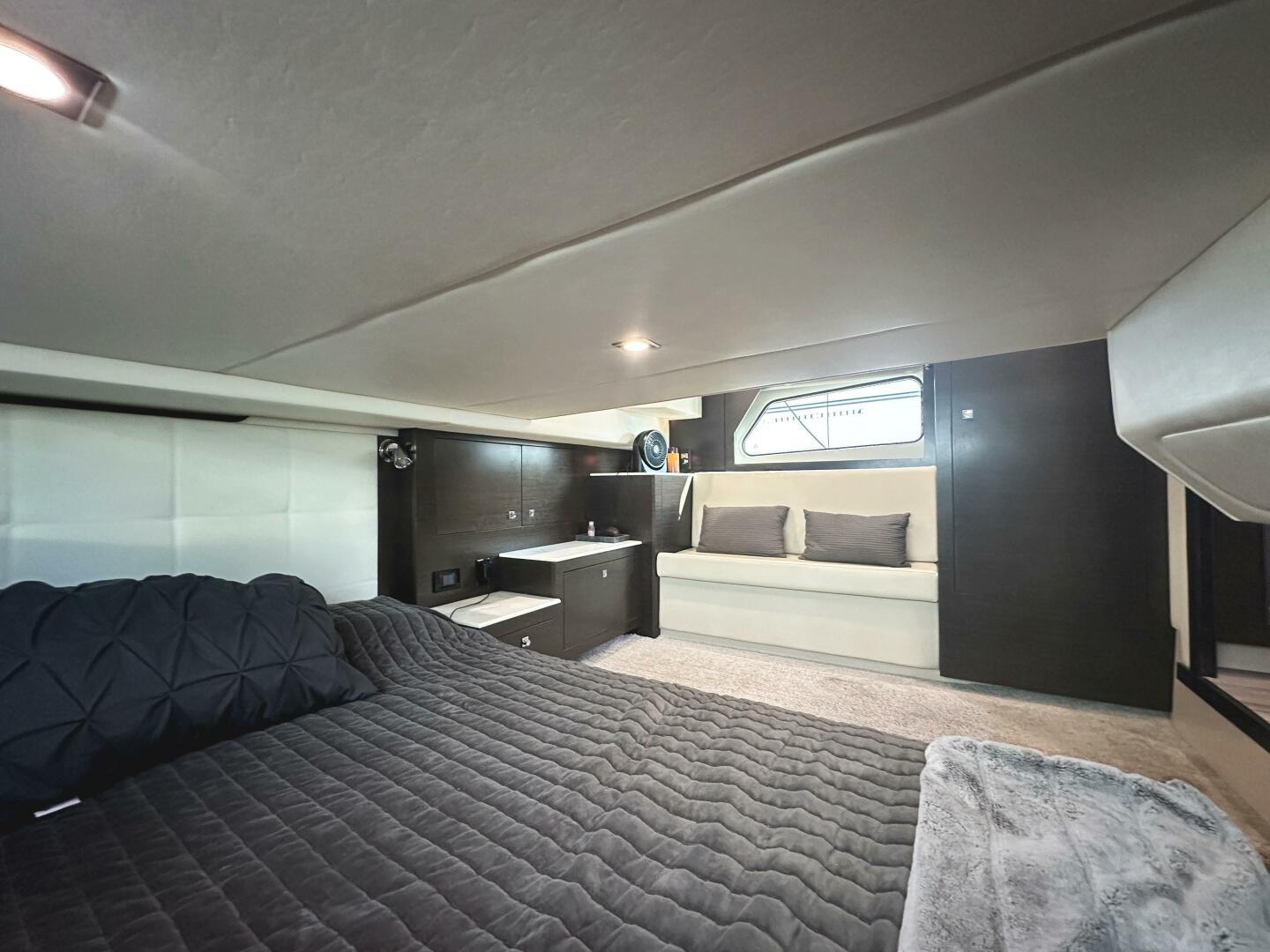 2017 Cruisers Yachts 390 Express Coupe - Image 36