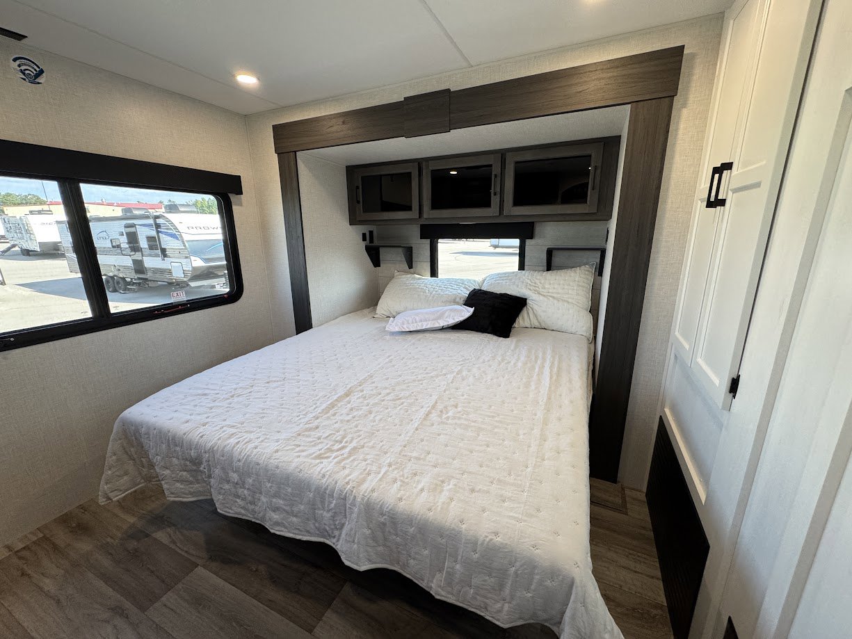 2026 VENTURE RV SPORTTREK 333VMI - Image 57