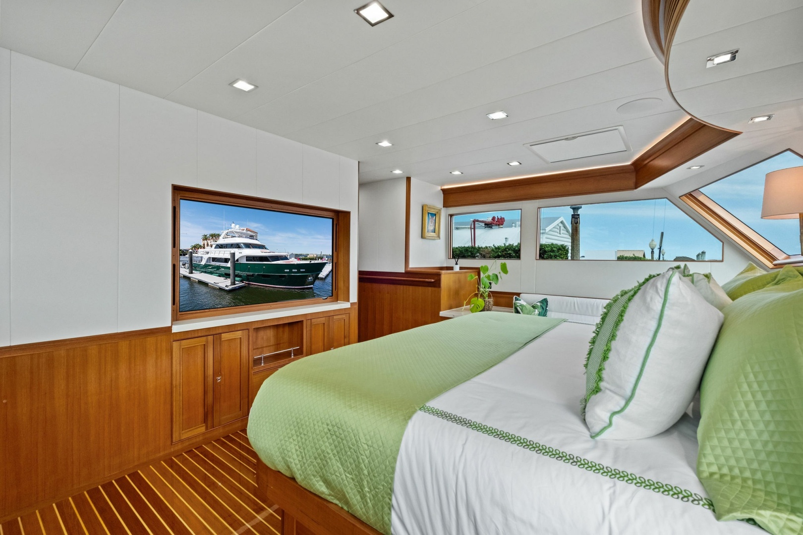 2024 Marlow 90V - Image 28