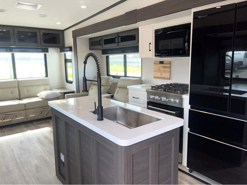 2026 VENTURE RV SPORTTREK 363VFR - Image 7