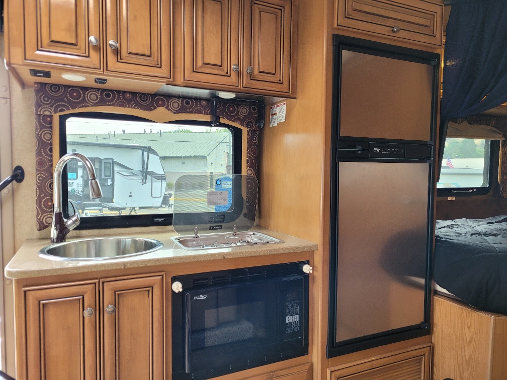 2016 Thor Motor Coach Siesta Sprinter 24SL - Image 12